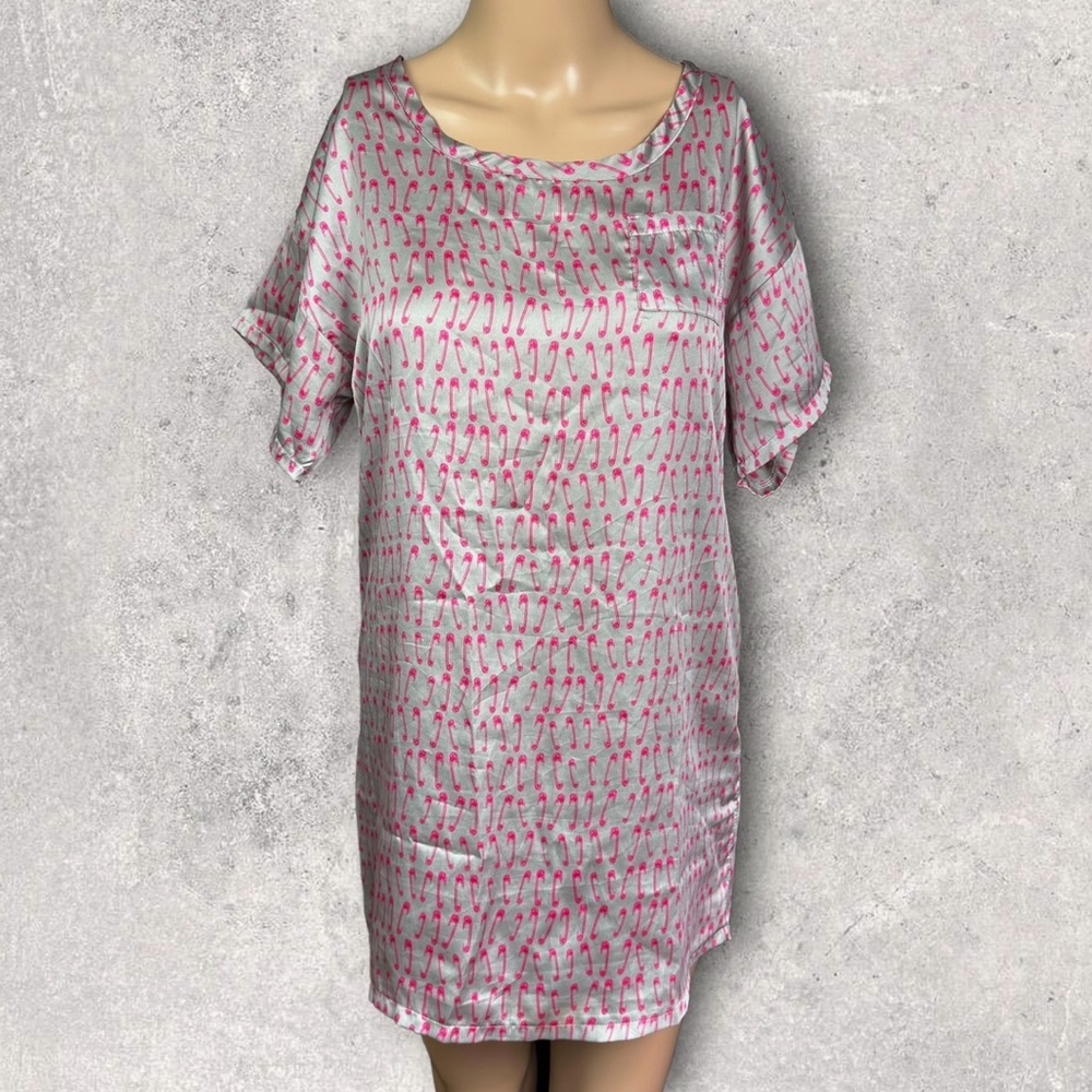 Twelve x Twelve Safety Pin Short Sleeve Shift Dress Grey Pink Size XS Satin Boho